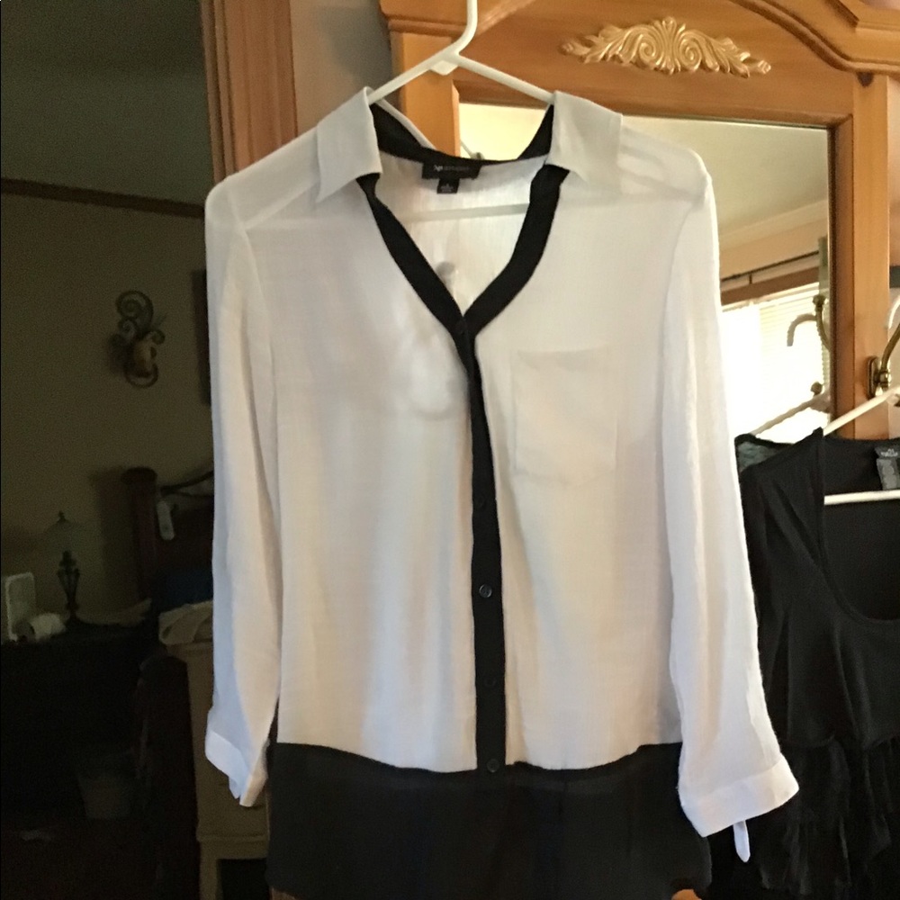 Long Hi-Lo top  Black and white